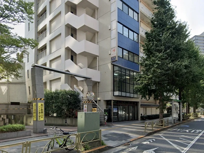 新宿のスケルトン店舗物件の外観