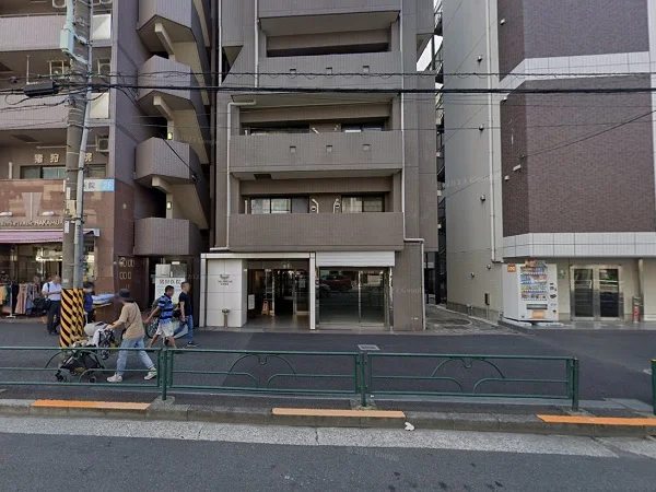 貸店舗(スケルトン)のエントランス