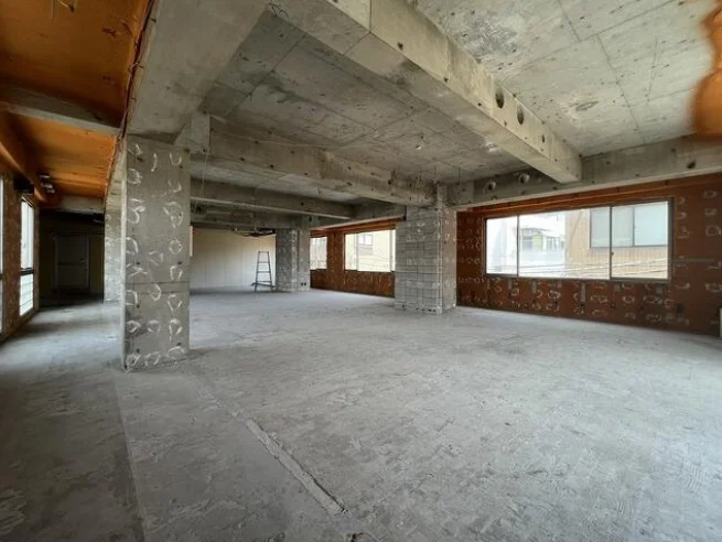 西八王子のスケルトン店舗物件の内装