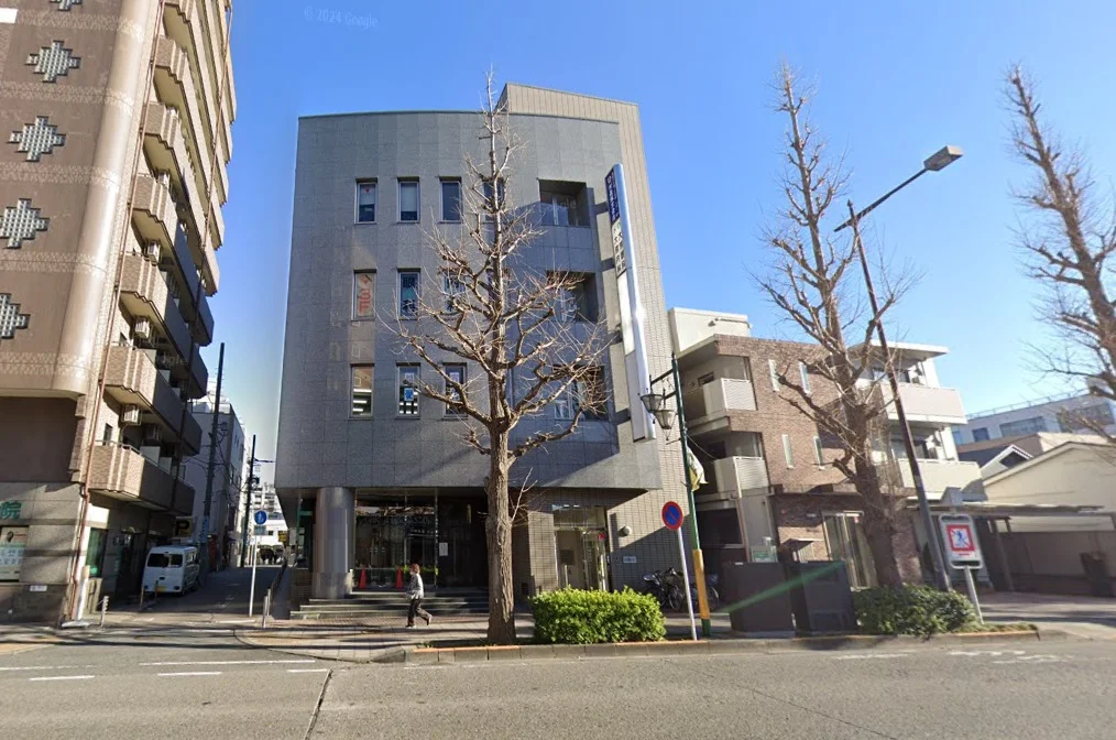 西八王子のスケルトン物件のエントランス