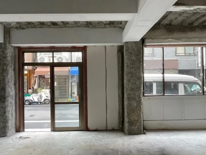 貸店舗(スケルトン)の外観