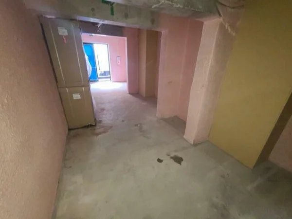 西巣鴨のスケルトン店舗物件の内装