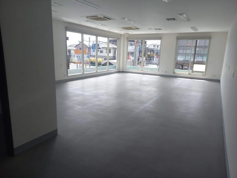 新河岸の事務所仕様物件の内装