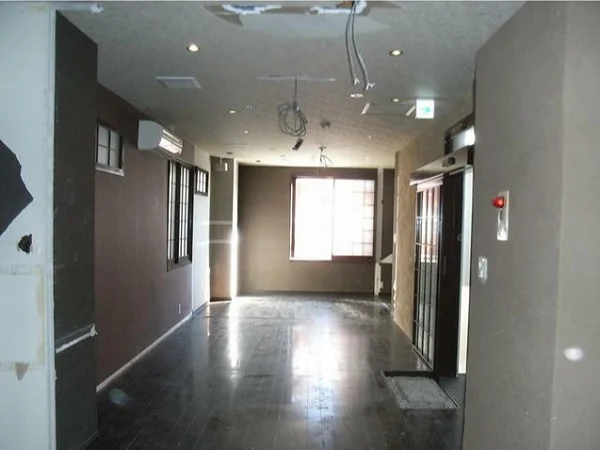 貸店舗(スケルトン)の内装