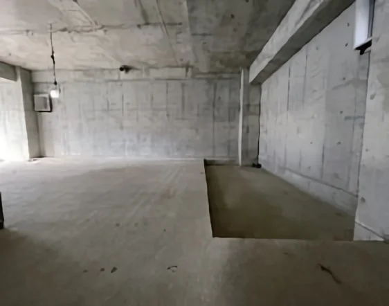 不動前のスケルトン物件の内装