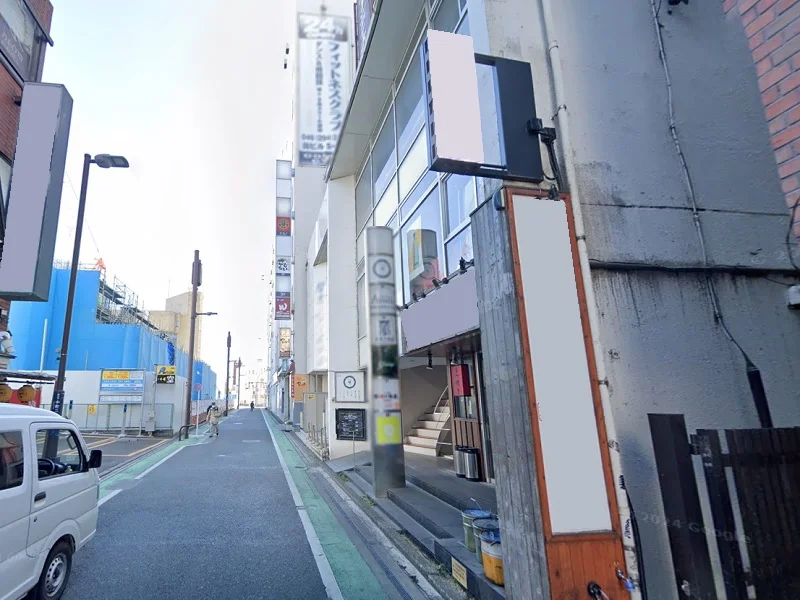 本厚木のスケルトン店舗物件の外観