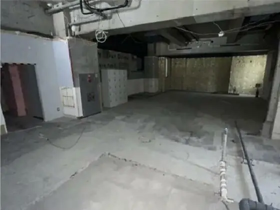 関内のスケルトン店舗物件の内装