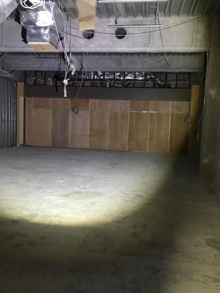 柳瀬川のスケルトン店舗物件の内装