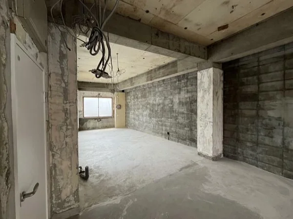 京急久里浜のスケルトン物件の内装