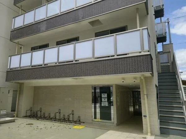 本厚木のスケルトン物件の外観