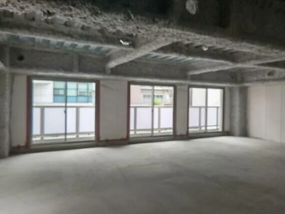 本厚木のスケルトン物件の内装