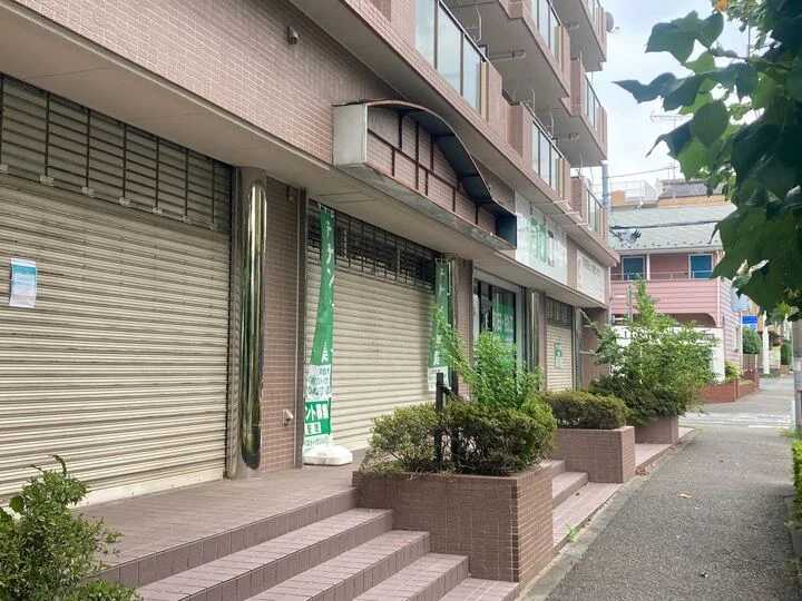 京王永山のスケルトン店舗物件の外観