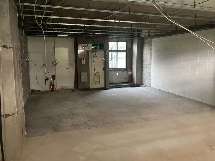 貸店舗(スケルトン)の内装