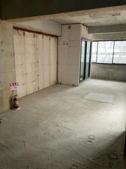 大山のスケルトン物件の内装