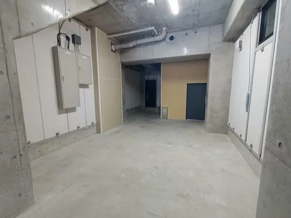 浅草のスケルトン物件の内装