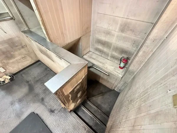 貸店舗(スケルトン)の内装