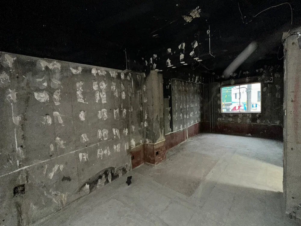 鶴ヶ峰のスケルトン店舗物件の内装