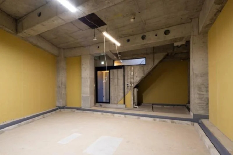 貸店舗(スケルトン)の内装