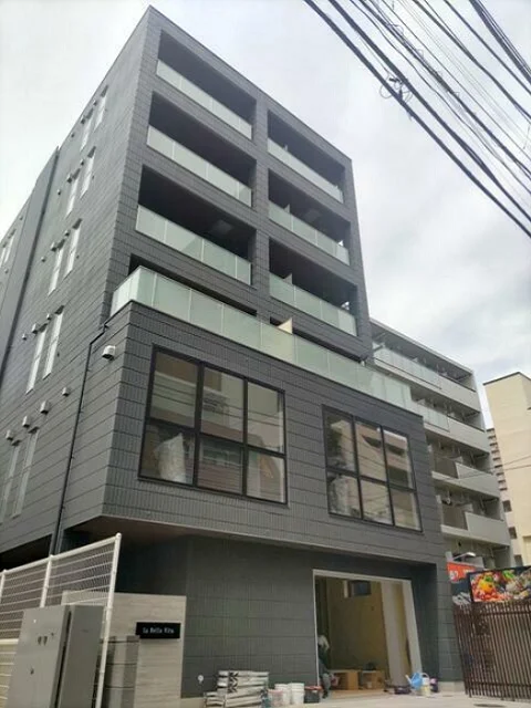 本八幡のスケルトン店舗物件の外観