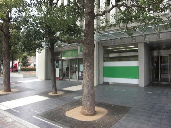 東池袋のスケルトン店舗物件のエントランス