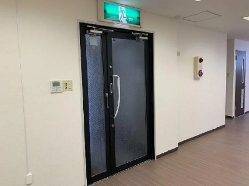 貸店舗(事務所仕様)のエントランス