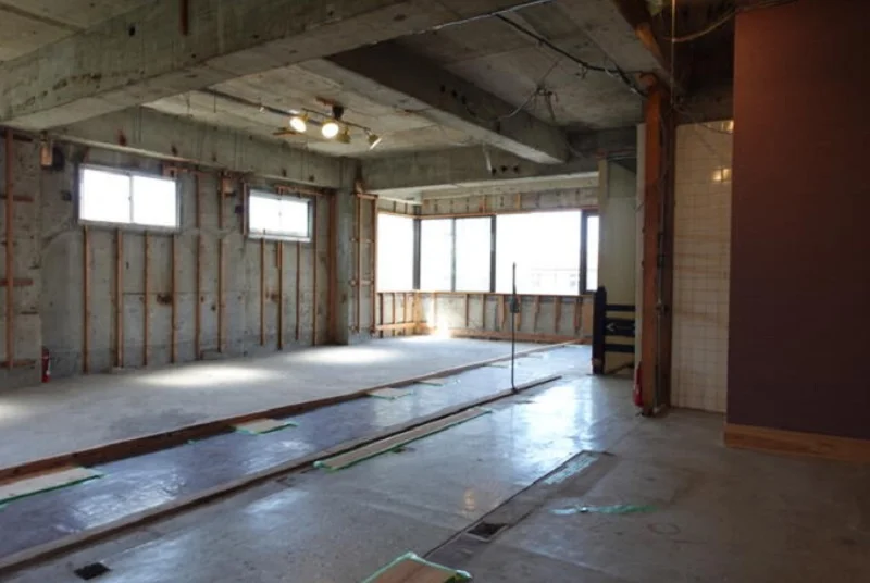 東中神のスケルトン店舗物件の内装