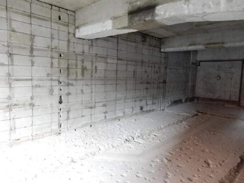 生麦のスケルトン店舗物件の内装