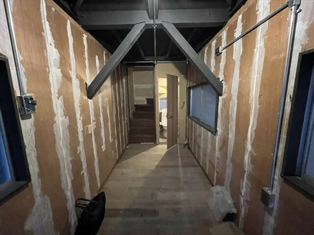 森下のスケルトン店舗物件の内装