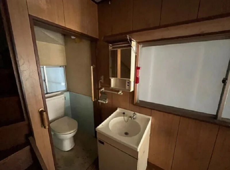 森下のスケルトン店舗物件の内装