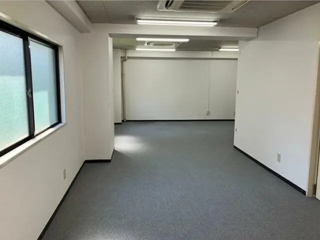 小川町の事務所仕様店舗物件の内装