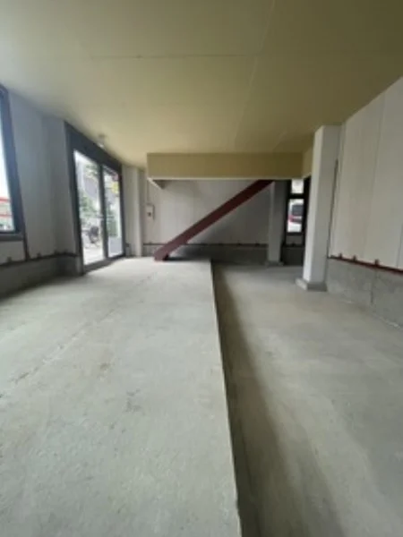 貸店舗(スケルトン)の内装