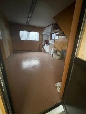 千歳船橋のスケルトン店舗物件の内装