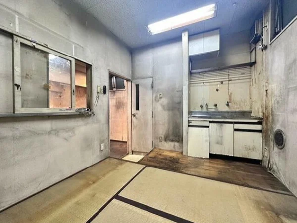 芝公園のスケルトン物件の内装