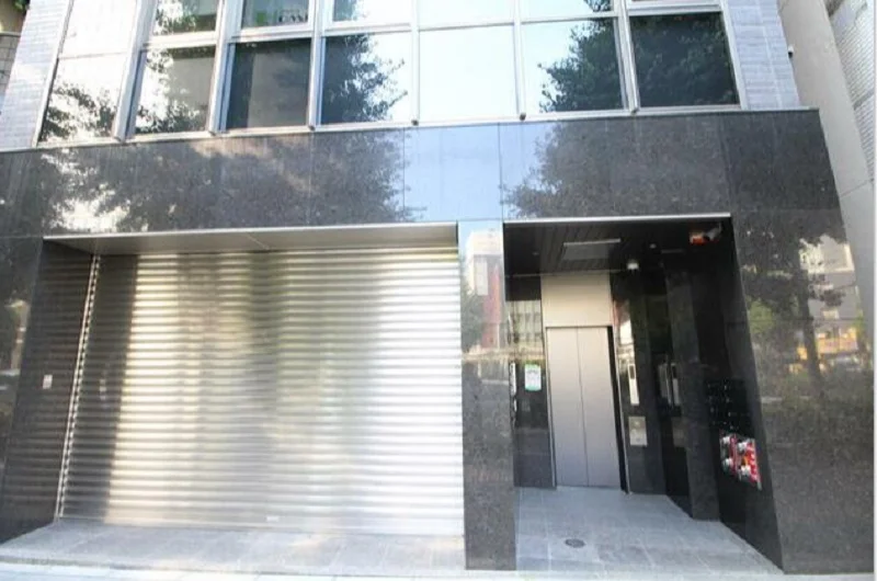 貸店舗(スケルトン)のエントランス