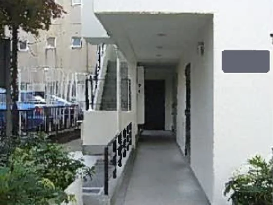 貸店舗(スケルトン)のエントランス