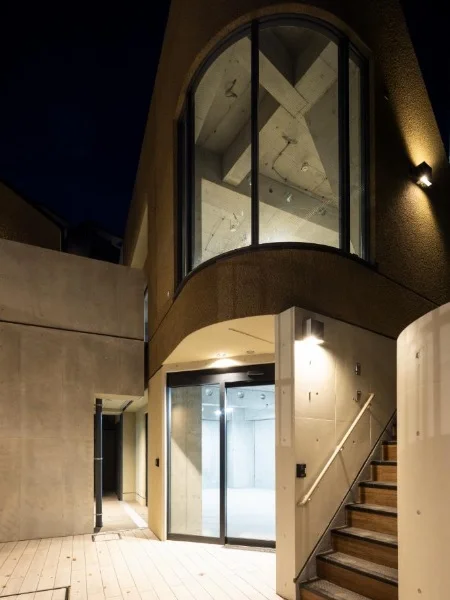 貸店舗(スケルトン)のエントランス