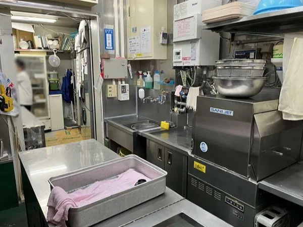 定食屋の居抜き物件の厨房
