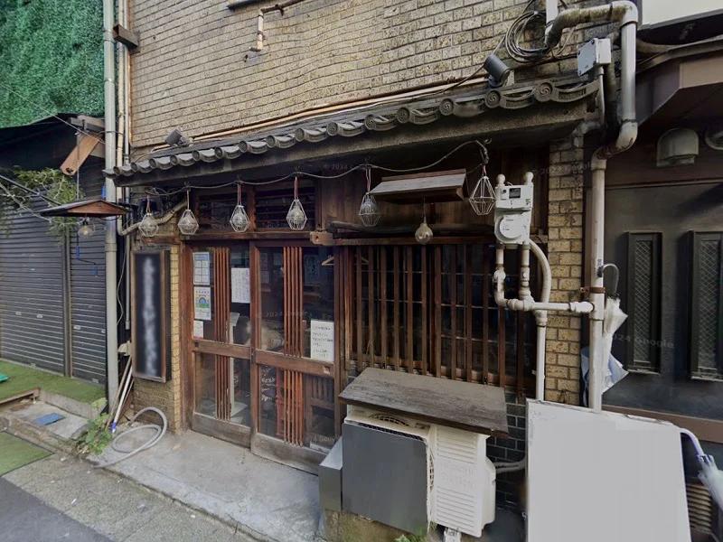 新橋のスケルトン物件のエントランス