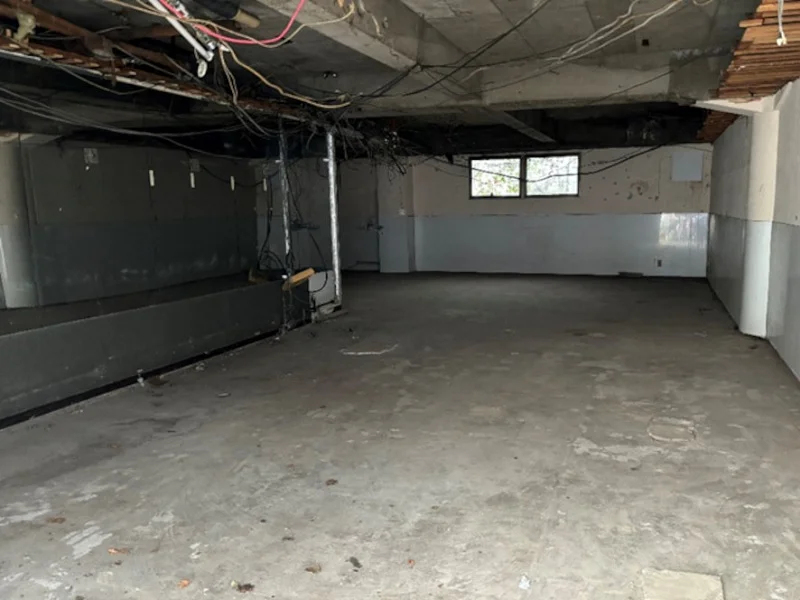 武蔵小金井のスケルトン店舗物件の内装