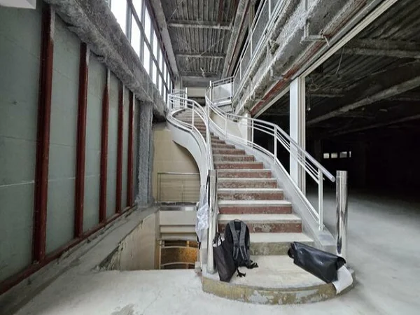 吉祥寺のスケルトン店舗物件の内装