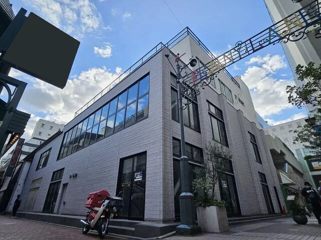 貸店舗(スケルトン)の外観