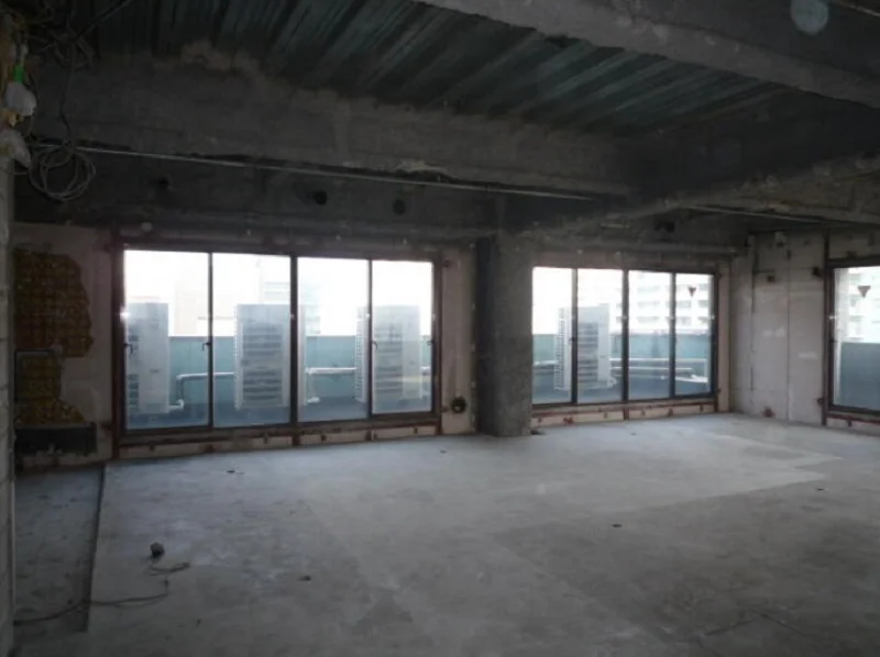 東陽町のスケルトン店舗物件の内装