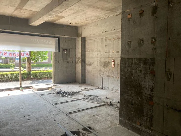 貸店舗(スケルトン)の内装