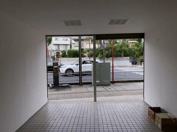 上星川のスケルトン店舗物件の内装