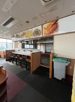 小手指の中華料理居抜きの内装