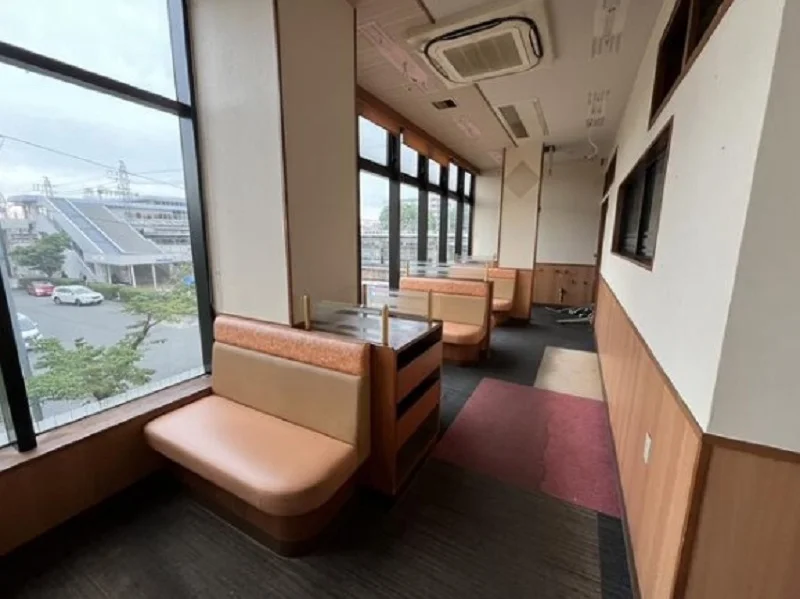 小手指の中華料理居抜きの内装