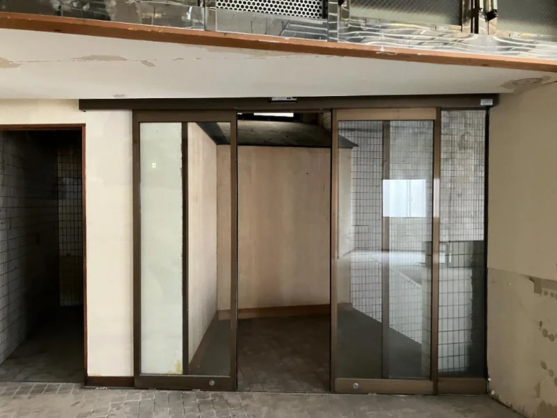 上福岡のスケルトン物件のエントランス