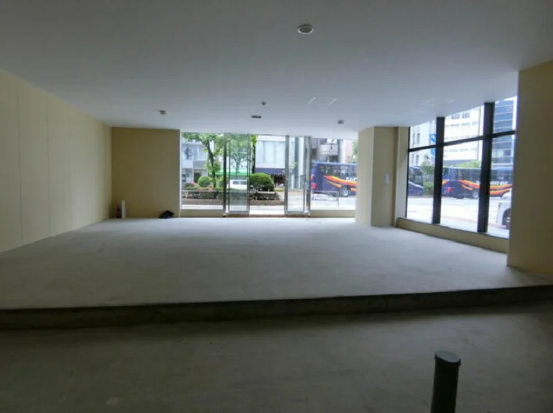 貸店舗(スケルトン)の内装