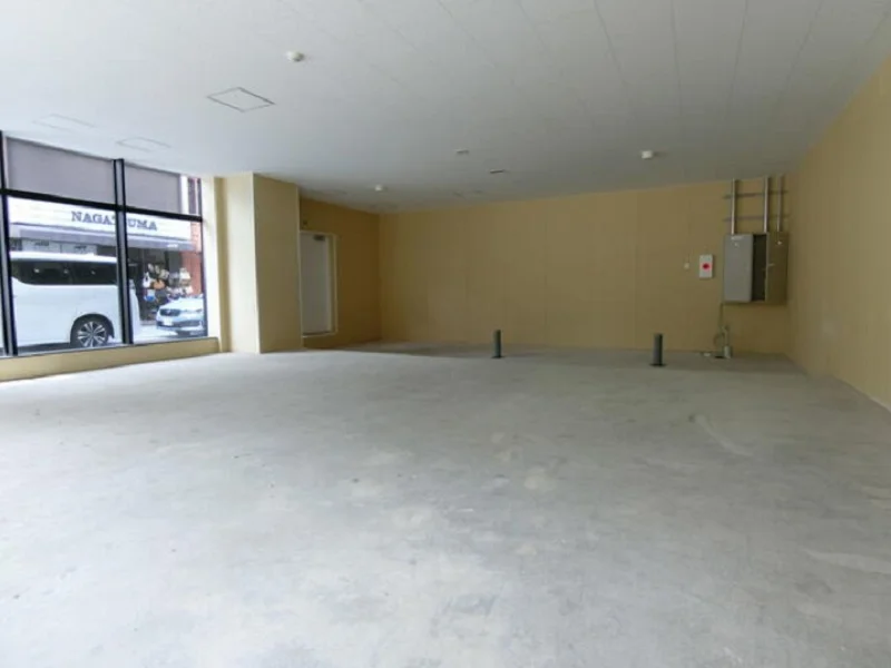 馬喰町のスケルトン店舗物件の内装