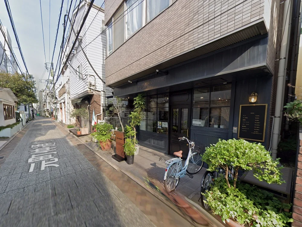 石川町のスケルトン店舗物件の外観